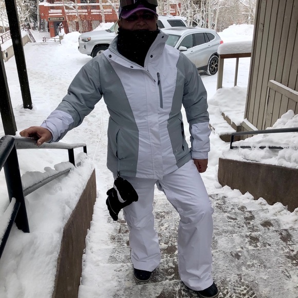 Women’s North Face Ski pants - Picture 8 of 16